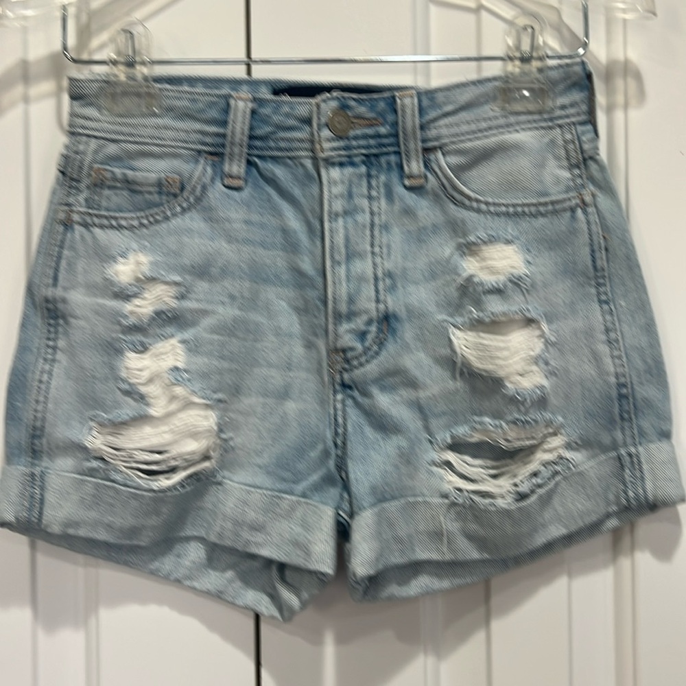 Hollister Women’s Shorts- Size 00/W23
